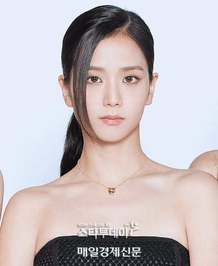 YG nói Jisoo khỏe mạnh